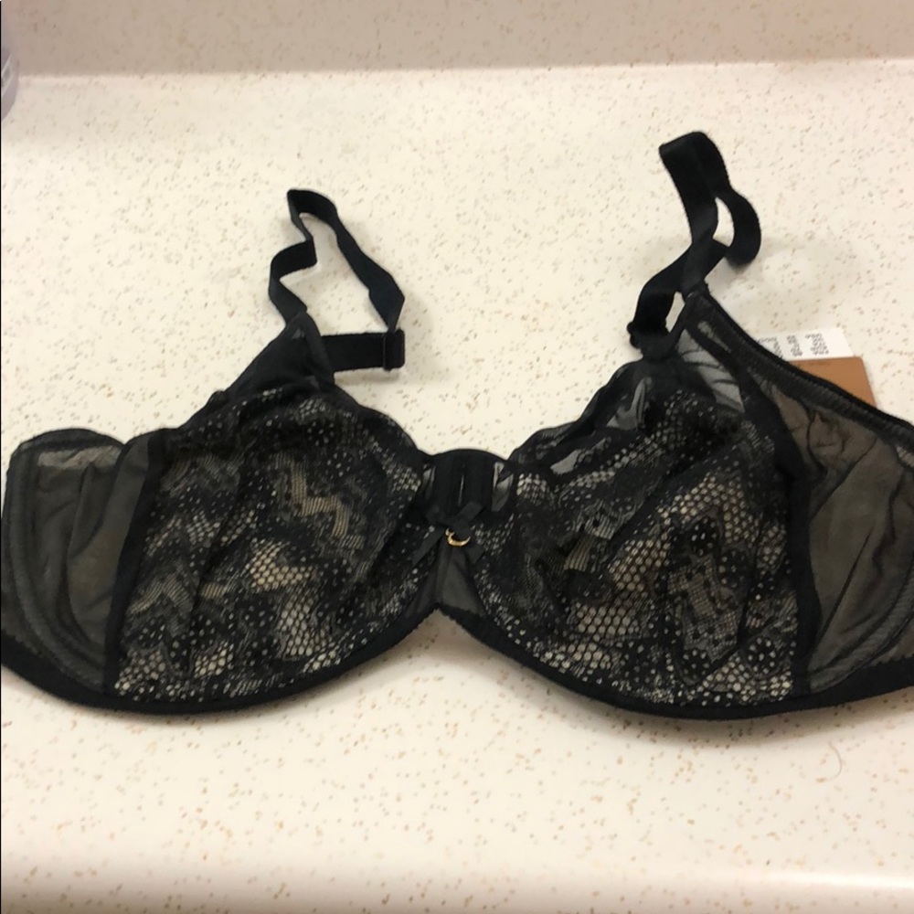 Brand new Chantelle Revelation lace bra
